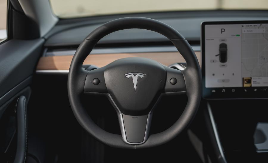Панель приборов Tesla Model 3 2017 года  (US) (фото 46 из 49)